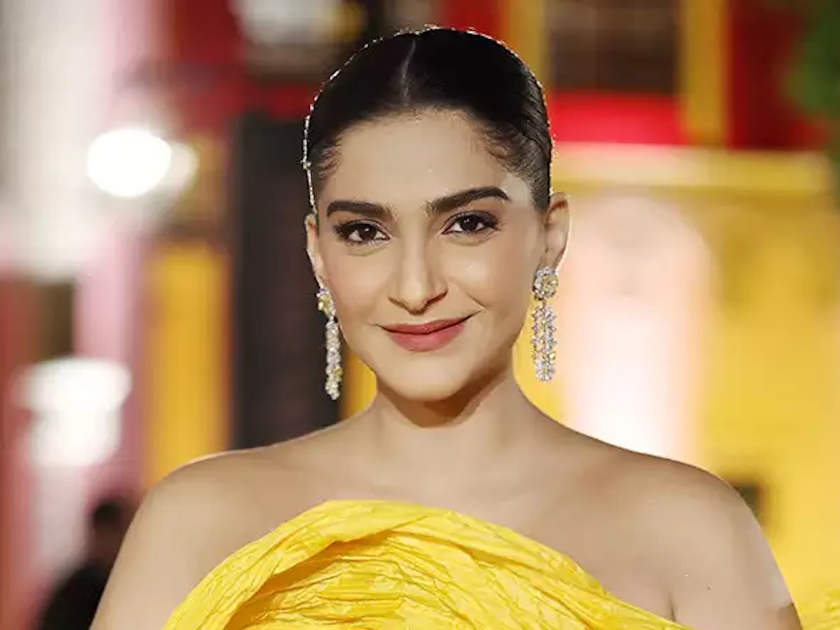 Sonam Kapoor Photos | Latest Pictures of Sonam Kapoor | Sonam Kapoor:  Exclusive & Viral Photo Galleries & Images | India.com PhotoGallery