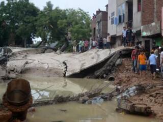 मथुरा में भरभराकर गिर पड़ी पानी की टंकी, चपेट में आए कई घर, दो की मौत; 12 लोग घायल