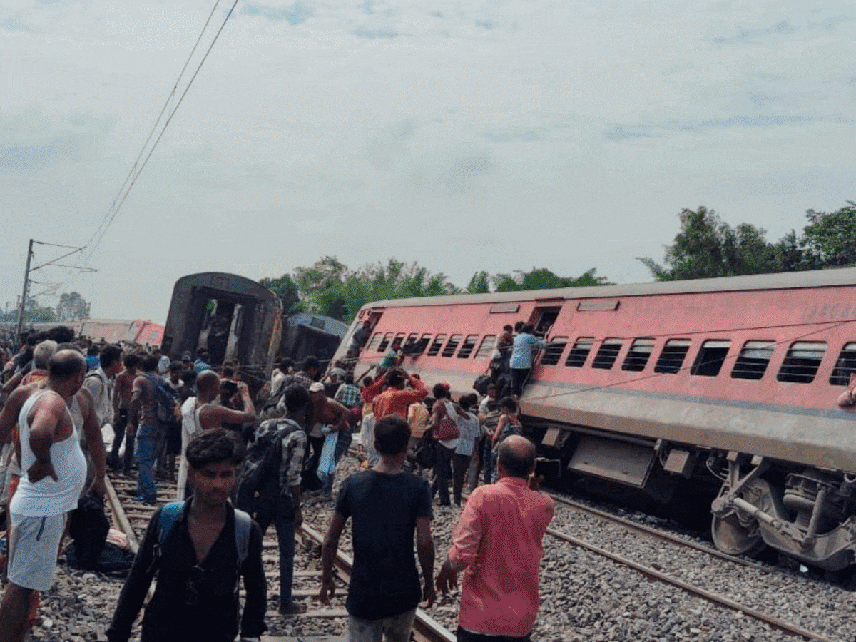 Dibrugarh Express Derail : गोंडा रेल हादसे में 3 की मौत, यूपी DGP ने कहा- घटनास्थल पर नहीं हुआ कोई धमाका