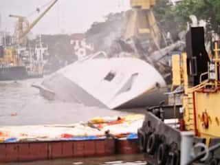 आग की चपेट में आया युद्धपोत 'INS ब्रह्मपुत्र', एक नाविक भी लापता