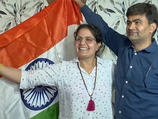 Paris Olympics 2024: मनु भाकर ने 2 मेडल जीतकर रचा इतिहास, माता-पिता ने तिरंगा लहराकर मनाया जश्न, देखें वीडियो