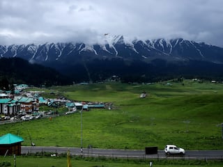 No More Student Picnics To Gulmarg On Weekends As Kashmir Tourism Body Bans Entry Of School Buses