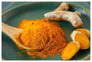 कंट्रोल नहीं हो रहा है बैड कोलेस्ट्रॉल? ऐसे करें हल्दी का सेवन