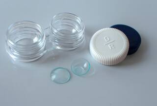 Why You Should Not Wear Contact Lens While Sleeping? 5 Dos and Don'ts