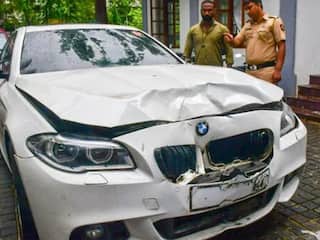 मुंबई हिट एंड रन केस में पुलिस की कार्रवाई तेज, लंबी पूछताछ के बाद पिता और ड्राइवर को गिरफ्तार किया, लेकिन बेटा अब भी फरार...