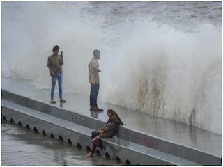 Mumbai Rains: IMD Issues Red Alert For Mumbai; Schools, Colleges Shut Tomorrow in Thane