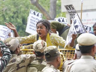 NEET-UG : पेपर लीक की जांच कर रही CBI ने पिता-पुत्र की जोड़ी को किया गिरफ्तार, अब तक धरे गए 11 आरोपी