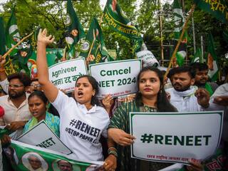 NEET पेपर लीक मामले में CBI का बड़ा एक्शन, पटना एम्स के 4 डॉक्टर किए गिरफ्तार