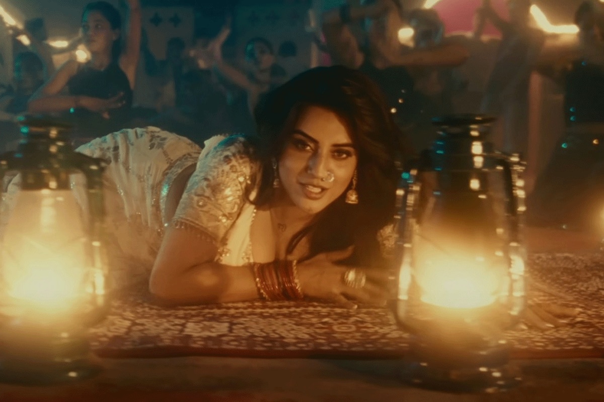 संभलकर रहना बाबू! आ गई है 'पटना की परी', अक्षरा सिंह को देखते ही मचलने लगे दिल