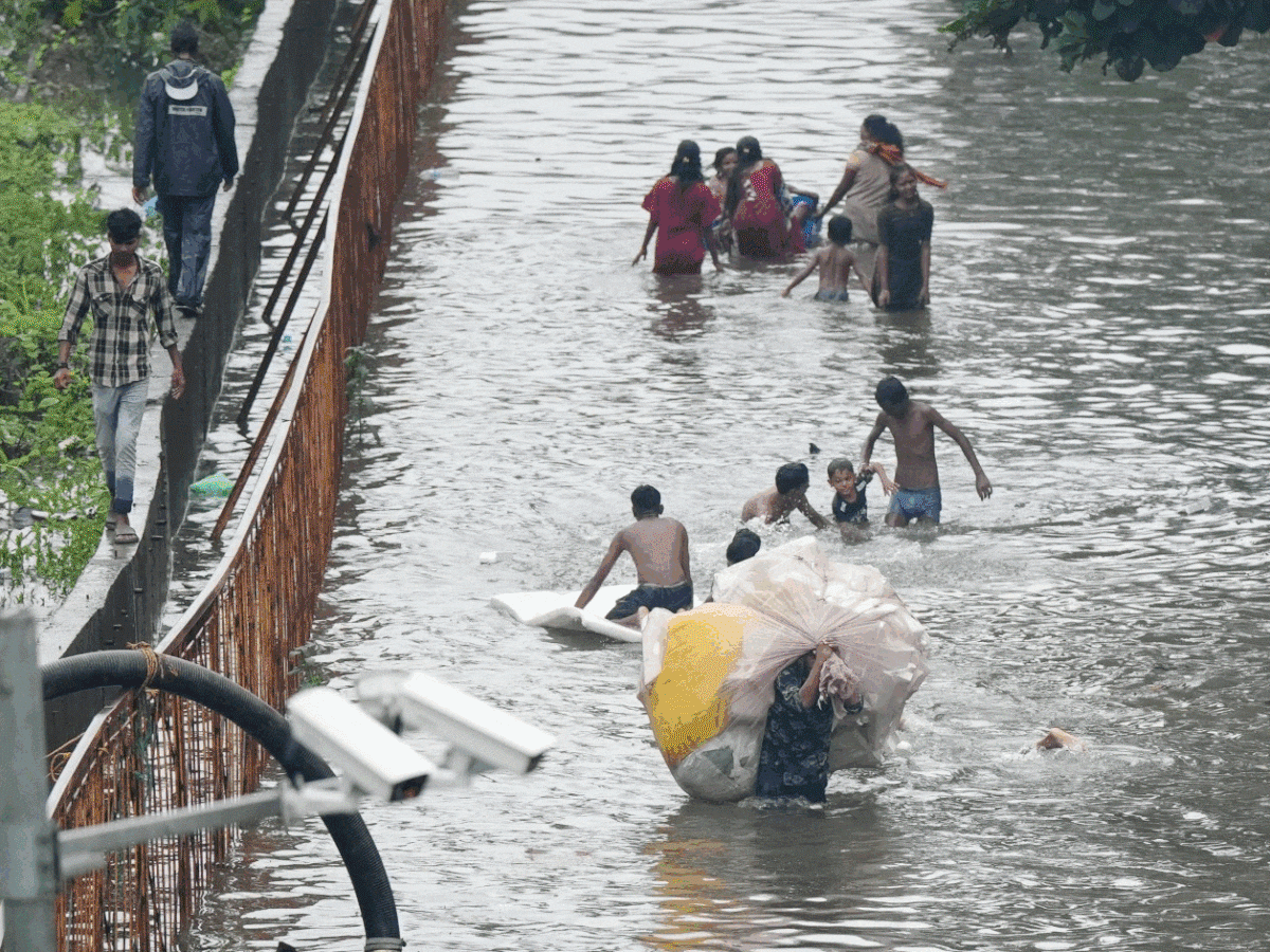 Mumbai Rain LIVE: City Waterlogged After Overnight Showers, 51 Flights Cancelled, Trains Disrupted, CM Takes Stock