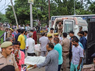 Hathras Stampede: 'जहरीले स्प्रे की वजह से हुआ हादसा', भोले बाबा के वकील ने बताई भगदड़ के पीछे की नई थ्योरी