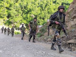 जम्मू-कश्मीर के कुपवाड़ा में घुसपैठ की कोशिश नाकाम, सेना ने तीन आतंकियों का किया सफाया