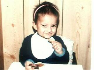 बॉलीवुड की ये सुपरस्टार एक्ट्रेस कभी नहीं स्कूल, आज करोड़ों में है Fees- क्या आपने पहचाना?