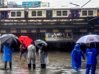 Mumbai Rain: मुंबई-पुणे में बारिश ने मचाई तबाही, 4 लोगों की मौत, बचाव के लिए उतरी सेना
