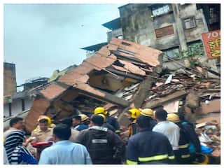 नवी मुंबई में ताश के पत्तों की तरह बिखरी तीन-मंजिला इमारत, कई लोगों के मलबे में दबे होने की आशंका, बचाव कार्य जारी