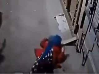 Viral Video: चिकन में नहीं आया स्वाद तो झल्ला गए सुसराल वाले, महिला को फेंक दिया खिड़की से नीचे | देखें वीडियो