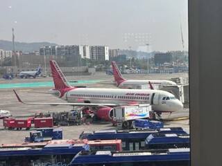 बारिश के कारण मुंबई एयरपोर्ट रनवे पर पड़ा असर, 50 फ्लाइट डायवर्ट-रद्द, CM शिंदे ने दिया अलर्ट पर रहने का निर्देश