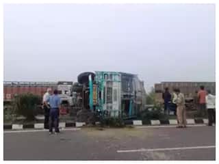 Four Killed, 24 Injured After Truck Tyre Bursts On Eastern Peripheral Under Dankaur