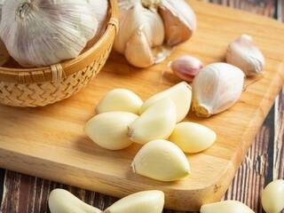 कच्चा लहसुन खाने से होते हैं ये 5 फायदे, जानें कैसे करें सेवन