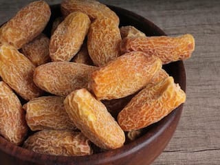 सुबह खाली पेट भीगे छुहारे खाने से ठीक होती हैं ये बीमारियां, जानें खाने का तरीका