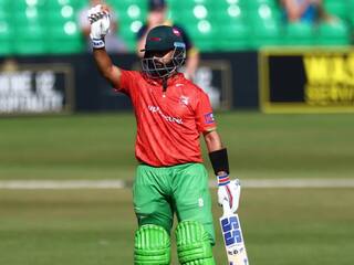 दलीप ट्रॉफी में नहीं मिला मौका, इंग्लैंड में बल्ले से मचाया बवाल, चौथा अर्धशतक जड़कर टीम को सेमीफाइनल में पहुंचाया