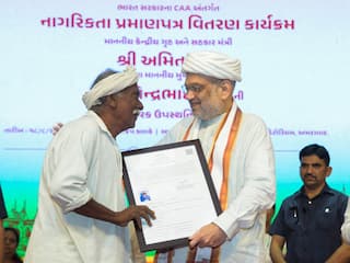 पाकिस्तान के 100 से ज्यादा हिंदुओं को मिली भारत की नागरिकता, अमित शाह ने CAA के तहत बांटे सिटीजनशिप सर्टिफिकेट