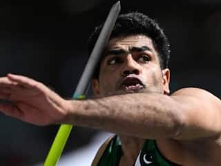 ओलंपिक गोल्ड मेडल जीतकर अरशद नदीम ने की शर्मनाक हरकत, पाकिस्तान में आतंकवादी से मिला- वीडियो वायरल