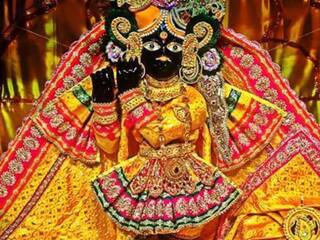 जन्माष्टमी विशेष: बांके बिहारी मंदिर में बार-बार पर्दा क्यों डाला जाता है?