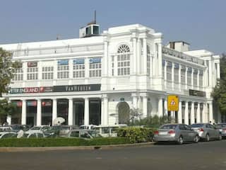 OMG! दिल्ली के कनॉट प्लेस में लगे एड बोर्ड पर चला अश्लील वीडियो, पुलिस ने दर्ज किया केस