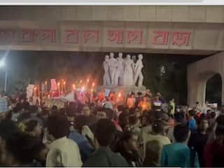 Awaaz Tolo Nari   : Students of Dhaka University Raise Slogans for Justice in Kolkata Rape-Murder Case