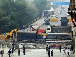 शंभू बॉर्डर पर डटे किसानों की SC ने लगाई तगड़ी फटकार, कहा- हाईवे कोई पार्किंग की जगह नहीं, ट्रैक्टर हटाएं