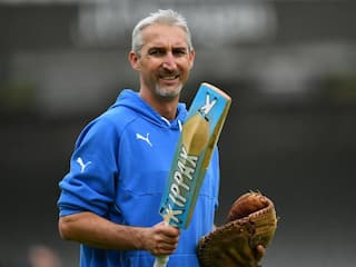 बांग्लादेश से हार के बाद विवादों में घिरती जा रही है टीम पाकिस्तान, कोच-कप्तान का वीडियो वायरल