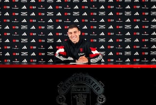 Manchester United Sign Uruguay Midfielder Manuel Ugarte From Paris Saint-German FC