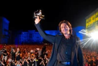 SRK Expresses Gratitude With 'Namashkaar - Dhanyawaad' After Receiving Achievement Award