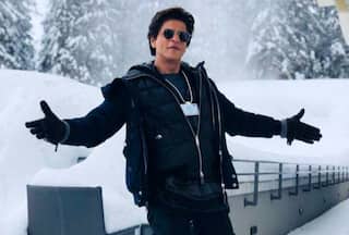 SRK Opens Up About His Iconic Arm Pose: 'I Am Fooling You All'