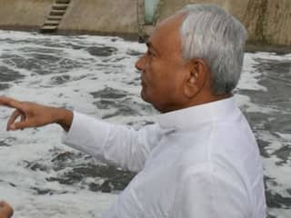 बिहार: पटना में भारी बारिश के बाद विधानसभा, मंत्रियों के घरों में घुसा पानी