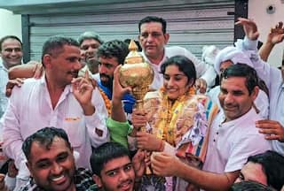 Raksha Bandhan: Vinesh Phogat Receives Special Gift From Brother I WATCH Video