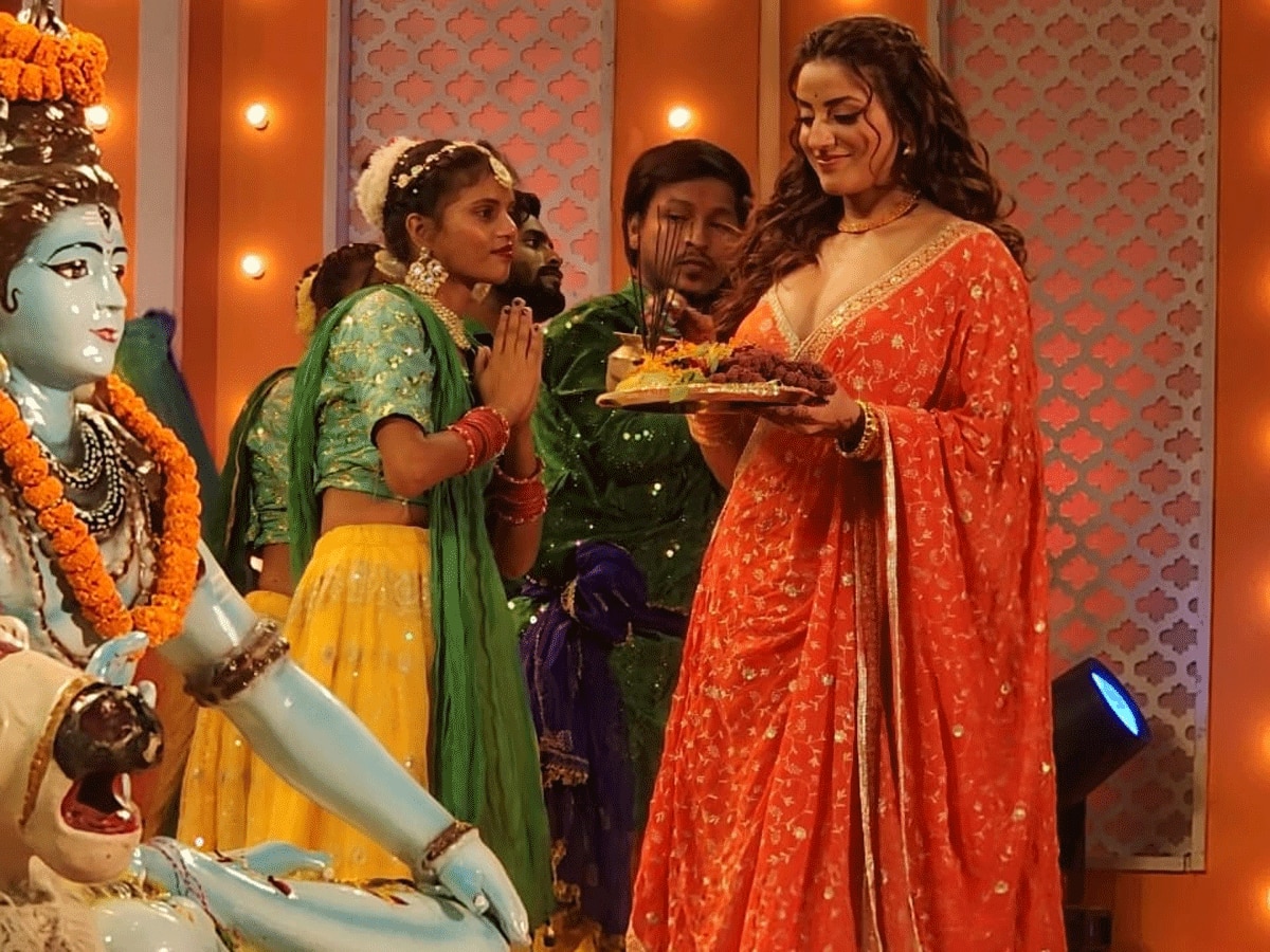 भोले बाबा की भक्ति में डूबीं अक्षरा सिंह, आम्रपाली दुबे और अंजना, इस दिन देखें कार्यक्रम