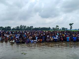 भारत में घुसने की कोशिश कर रहे थे बांग्लादेशी नागरिक, BSF ने लिया हिरासत में