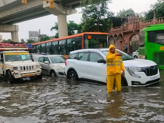 Heavy Rain Causes Chaos In Delhi, Massive Traffic Jam Reported In Dhaula Kuan, Moti Bagh, GTK Road; WATCH