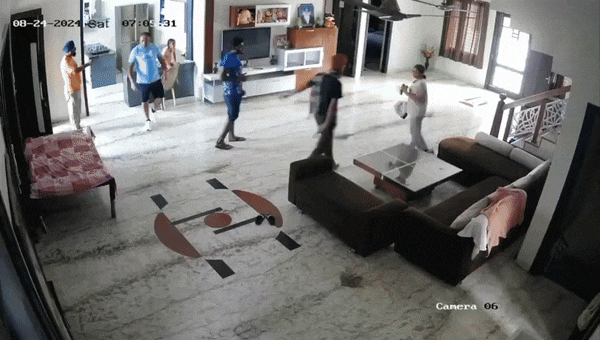 Video : पंजाब में दिन-दहाड़े घर में घुसकर NRI पर बरसाई गोलियां, हाथ जोड़कर बेटा मांगता रहा जान की भीख