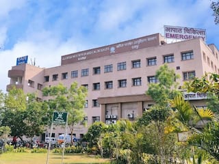 Sarkari Naukri: AIIMS रायपुर में सीनियर रेजिडेंट के पद पर बिना एग्जाम डायरेक्ट नौकरी, सैलरी 67 हज़ार से ज़्यादा