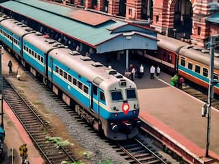 Railway Vacancy: रेलवे में साल में चार बार होंगी भर्तियां, दिसंबर तक 61 हजार पदों पर मिलेगी नौकरी