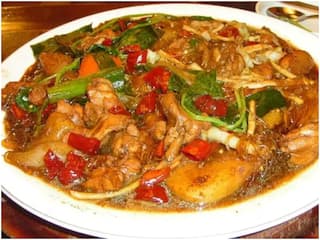 पोलैंड के भारतीय रेस्तरां में डोसा और बटर चिकन को पसंद कर रहे लोग