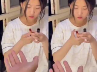 Premi Premika Ka Video: प्रेमी ने प्रेमिका को दिया ऐसा गिफ्ट, पहले खुश हुई फिर सदमा बैठ गया | देखें वीडियो