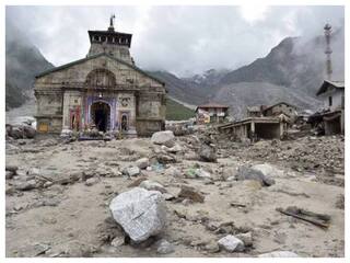 केदारनाथ में बादल फटने से तबाही, अब तक 16 की मौत की पुष्टि, 2000 यात्री फंसे