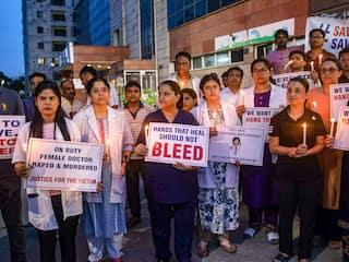 'हाथ टूटे थे, आंखों से बह रहा था खून...', घटना के बाद कैसी थी पीड़िता की हालत? मां ने बताया सच