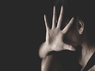 बच्चियों को मोबाइल पर गंदी वीडियो दिखाता था मौलवी, जादू से पिताओं को मारने की करता था बात; पुलिस ने अरेस्ट किया