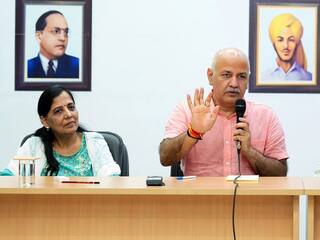 सुनीता केजरीवाल कब तक रहेंगी पॉलिटिक्स में एक्टिव? मनीष सिसोदिया ने किया बड़ा खुलासा