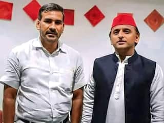 अखिलेश यादव के करीबी रहे नवाब सिंह यादव आपत्तिजनक हालत में गिरफ्तार, बलात्कार की कोशिश का आरोप